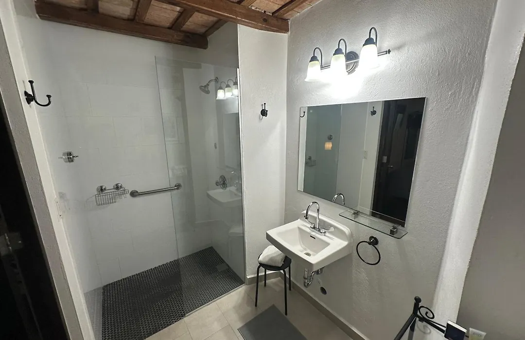 352 Boutique Guest House-1