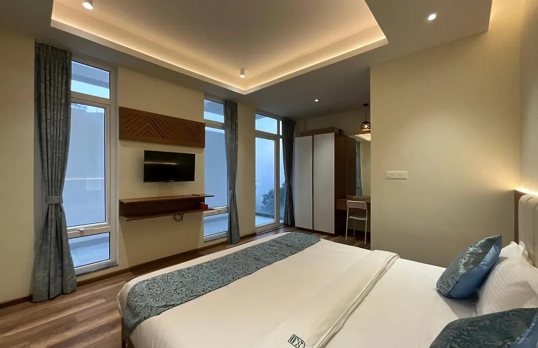 Golden Creeper, Luxe Villa-1