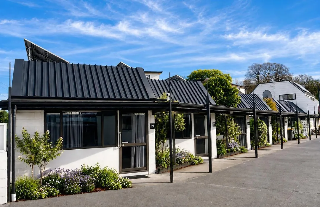 Gothic Heights Motel-1