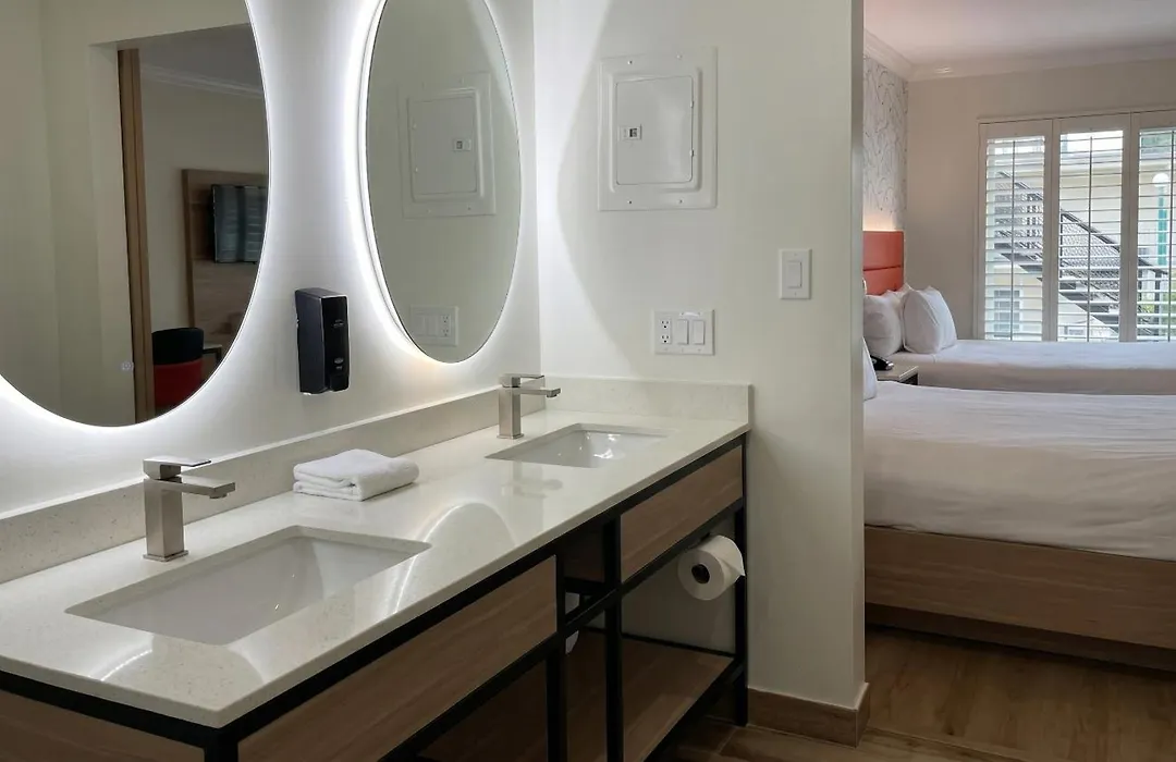 Americas Best Value Inn & Suites Anaheim-1