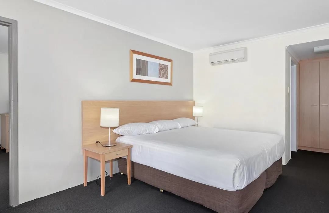 Ibis Styles Canberra Eagle Hawk-1