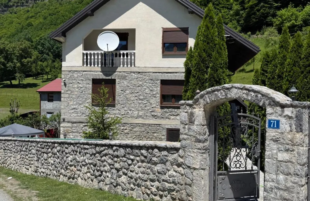 Guest House Vuthaj-1