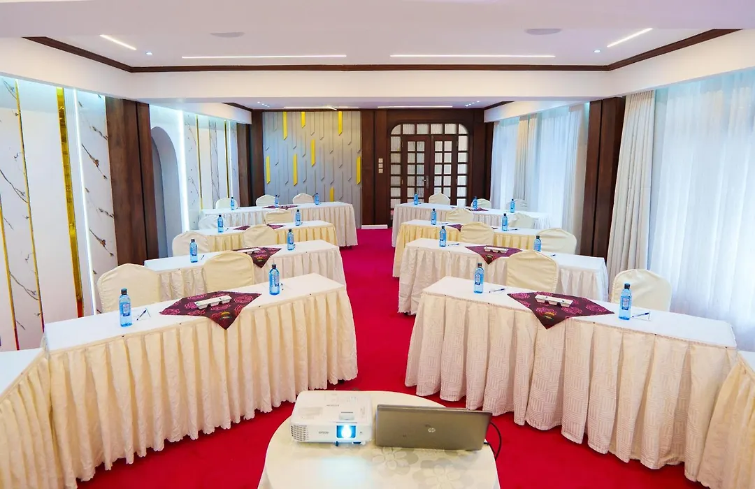 Hennessis Hotel-1