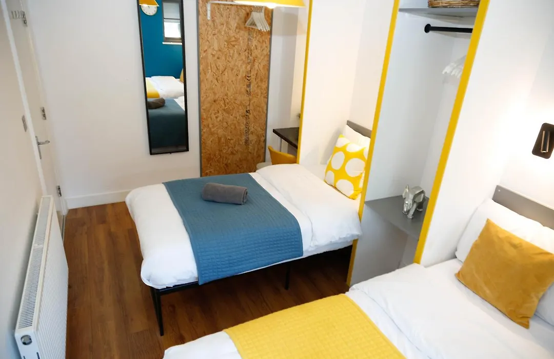 New Luxury Apartment In Central Location Next To Shops, Cafes, Bars & Metro-1