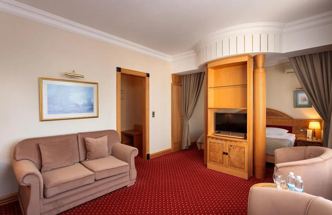 Natsionalny Hotel-1