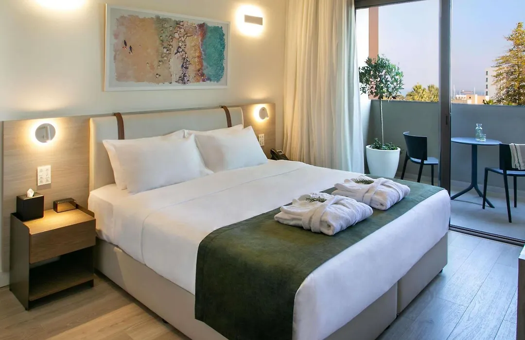 Mercure Larnaca Finikoudes Beach-1