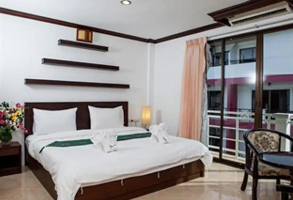 Triple Rund Place Hotel-1