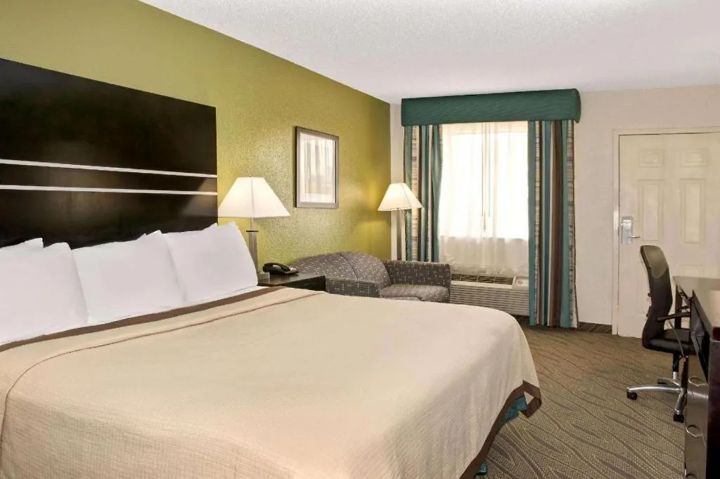 Howard Johnson By Wyndham Houston Heights/Downtown-1