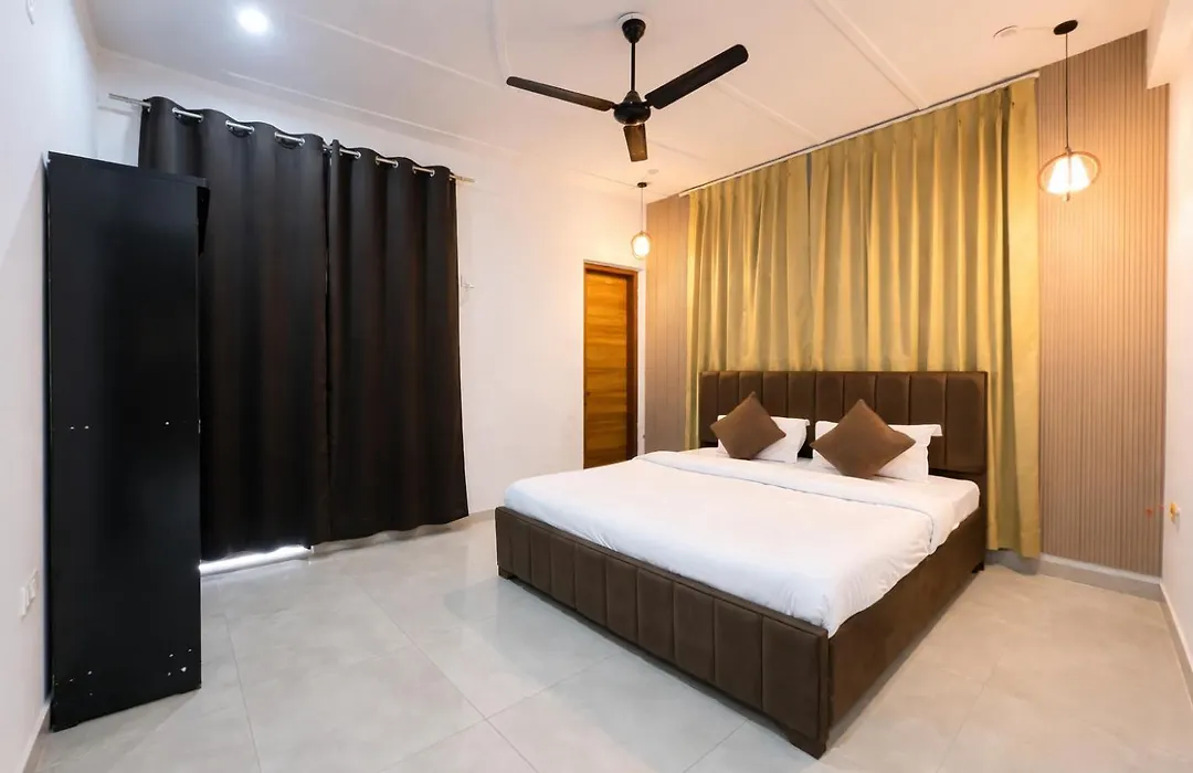 Premium 2Bhk Luxury Stay Near Noida Sector 62-1
