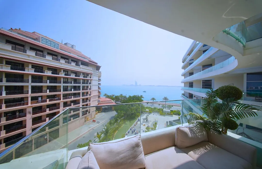 Ultra-Luxurious 1 Bed In Palm Featuring Exclusive Private Beach Access-1