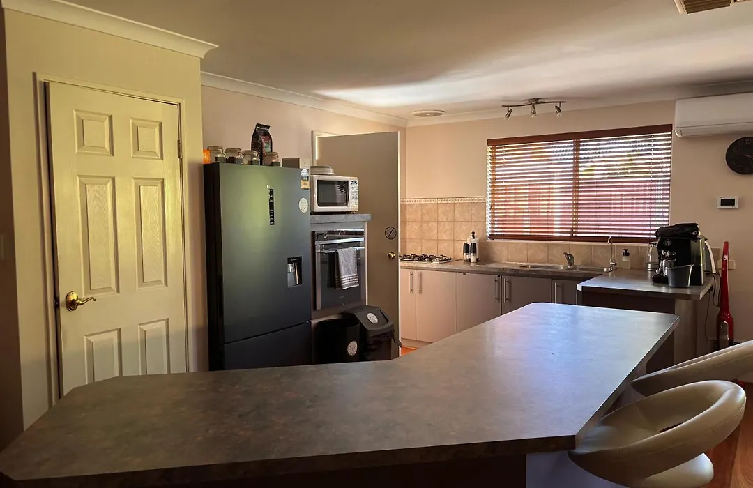 Luxury Retreat With Swim Spa, Outdoor Bar! Canning Vale-1