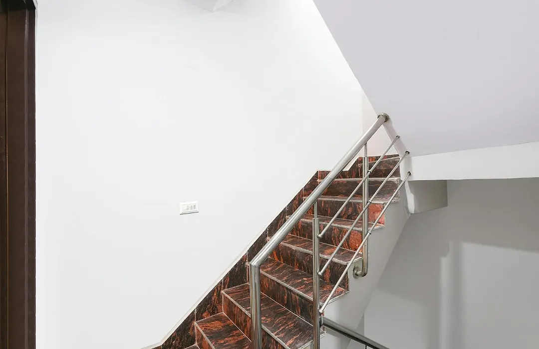Fabhotel Glass Castle-1