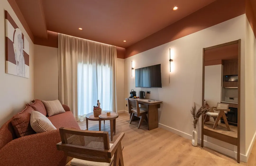 Minotaur'S Rest - Luxury Residences With Free Private Parking, Near Port & Airport-1