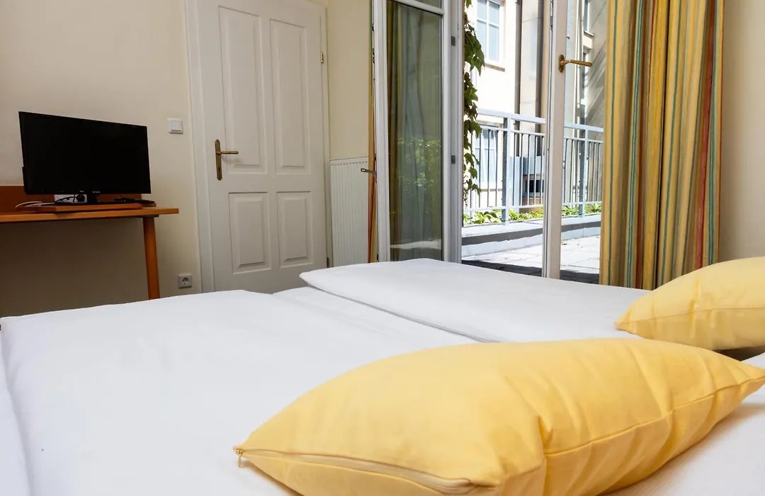 Suite Hotel 900M Zur Oper-1