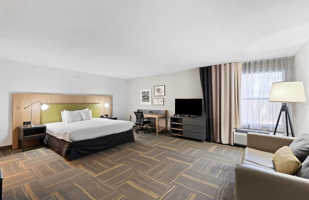Greentree Inn & Suites Phoenix Sky Harbor-1