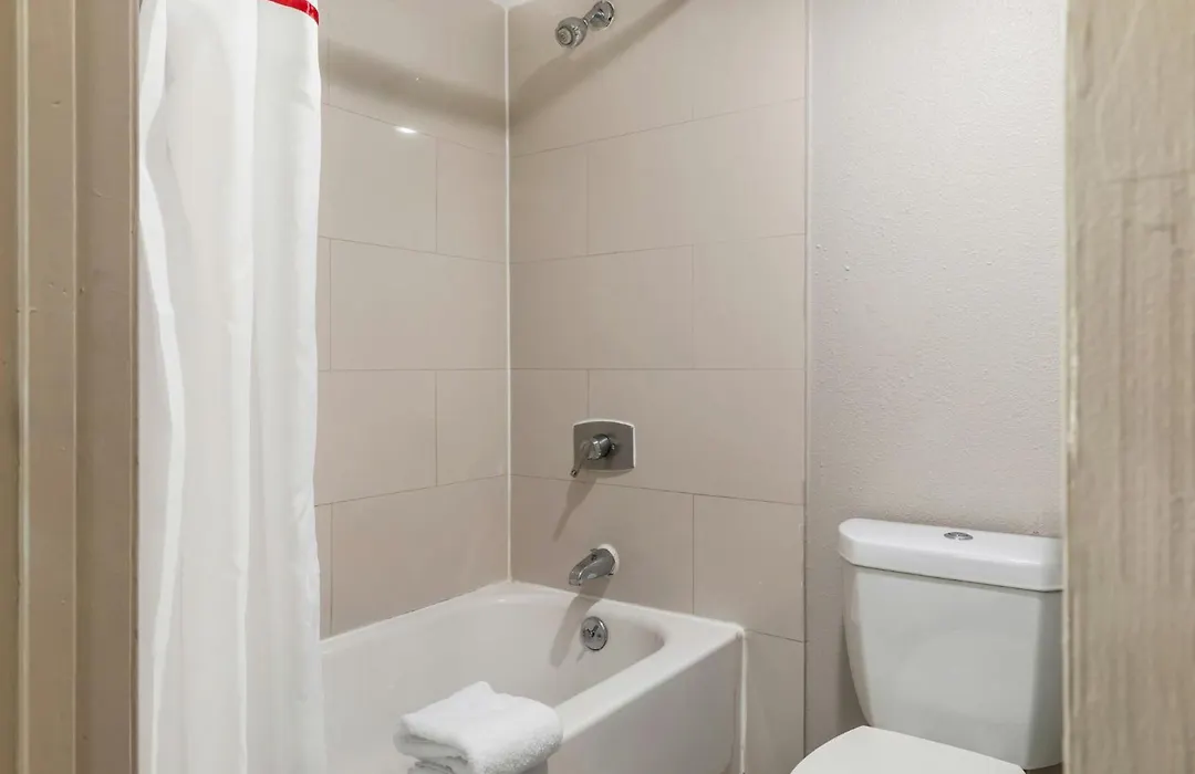 Red Roof Inn North Dallas - Park Central-1