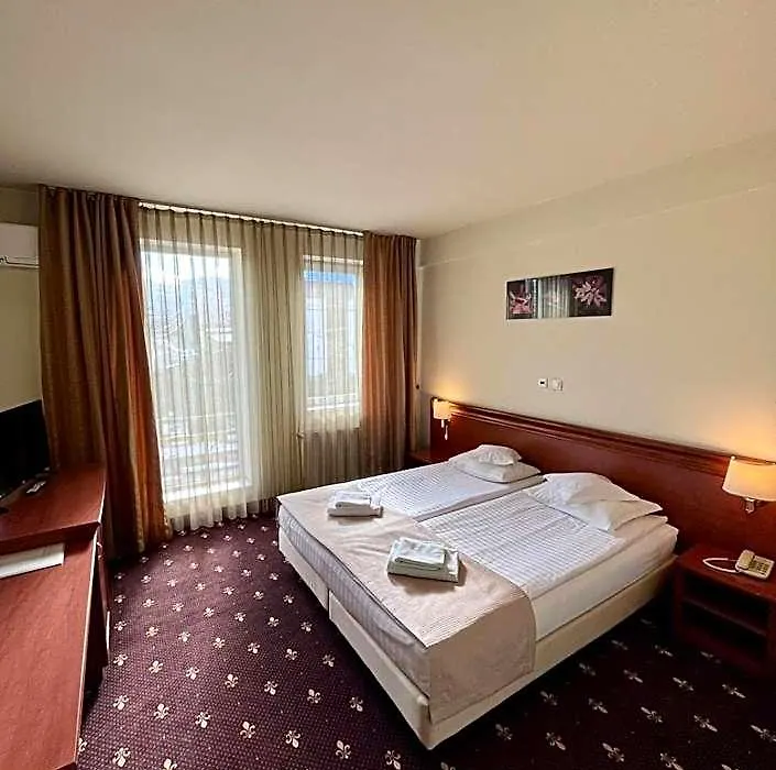 Hotel Seven-1