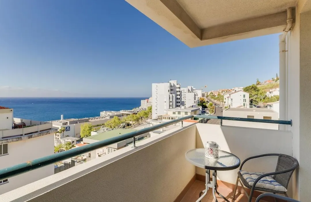 Ajuda I 3Br Apartment Near Lido With Parking-1