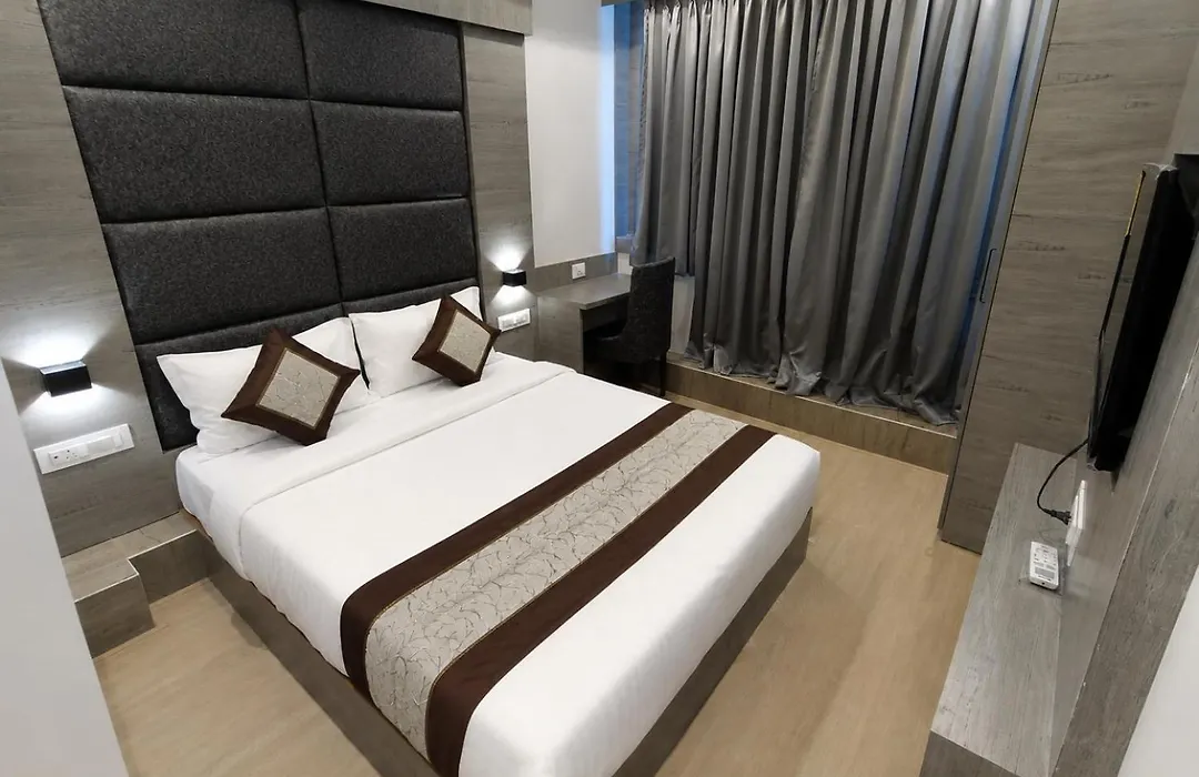 Hotel Beverly Palace Santacruz - Near U S Consulate And Near Bkc-1