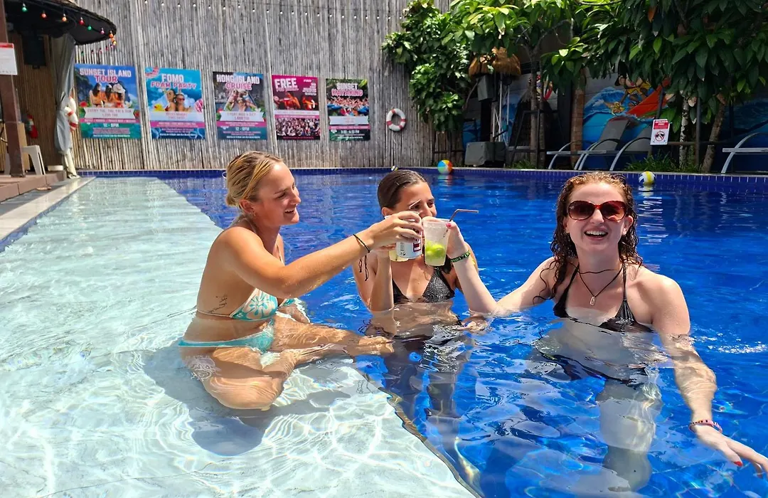 Sea Beach Hostel & Club Beachfront 18-39 Years Only-1