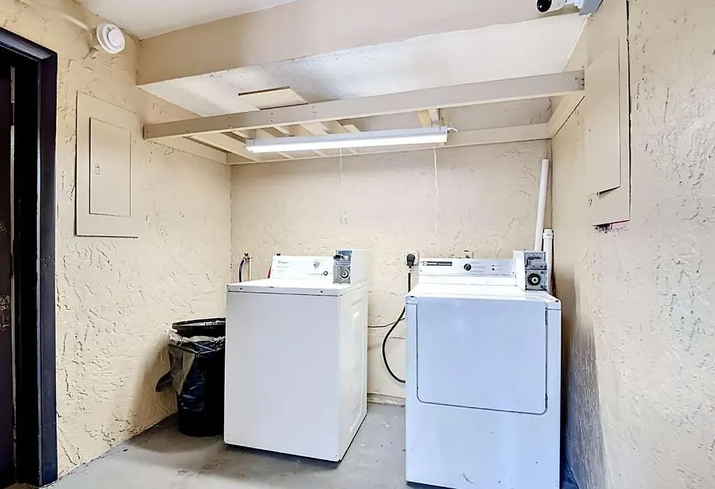 Budget Inn East-1