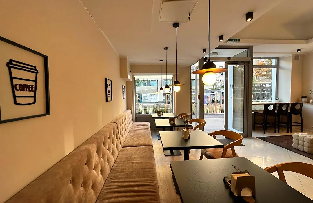 Hotel Attache-1
