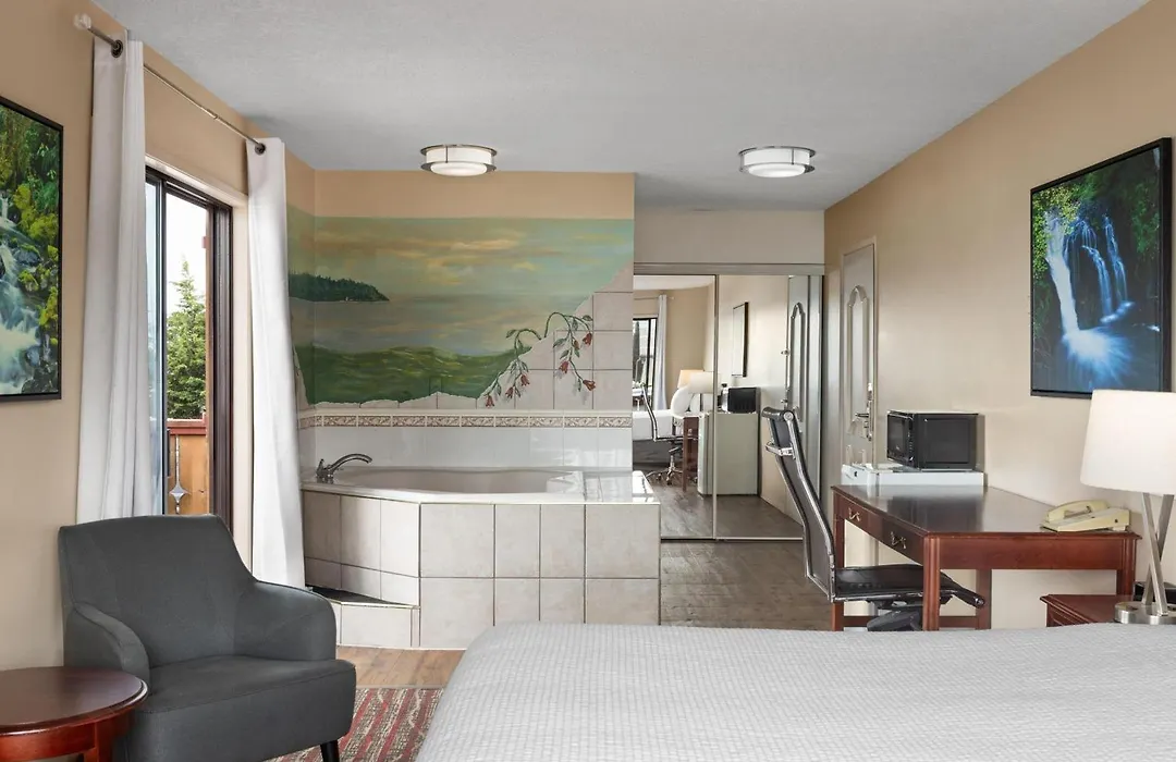 Ramada By Wyndham Campbell River-1