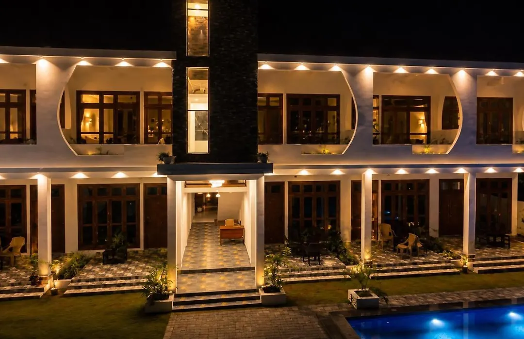Bay Dreams Beach Hotel & Surf Camp-1