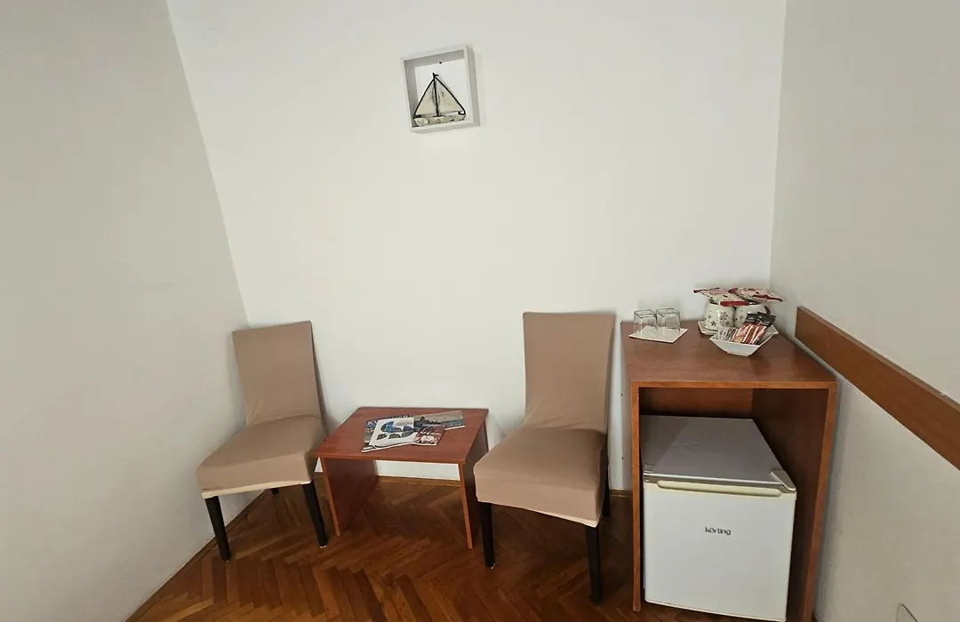 Rooms Bela-1