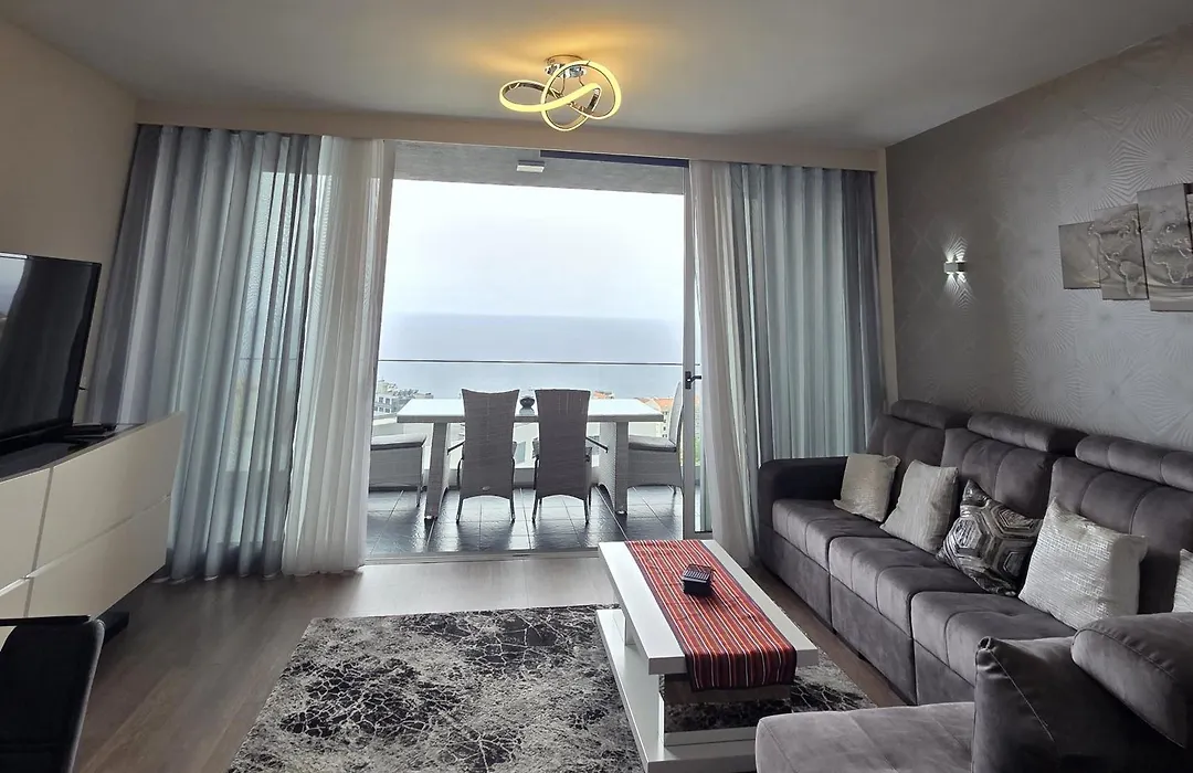 Madeira Mar - Seaview- Top Floor Apartment With Rooftop Pool-1