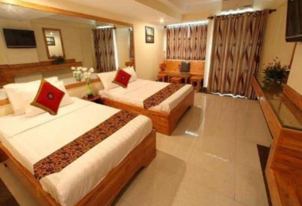 Lucky Star Hotel-1