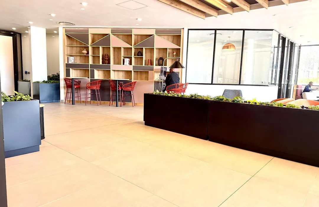 Luxury Modern One-Bedroom Apartment L Secure Parking L Fast Wi-Fi-1