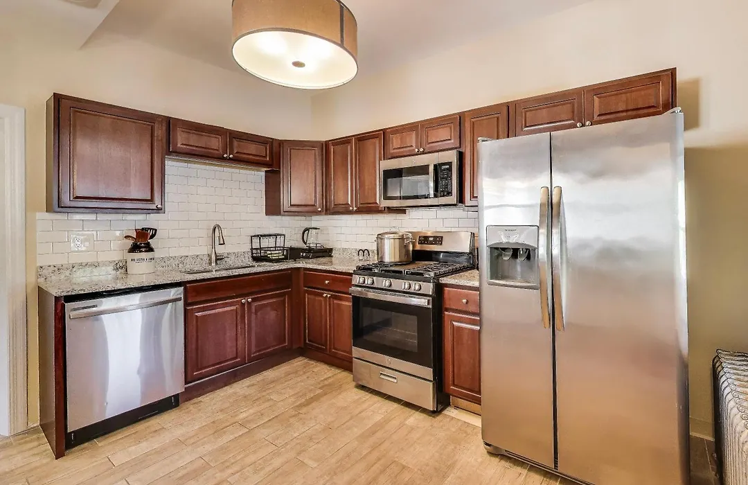 Edgewater King 1 Bd - Near Loyola, Beach &Andersonville-1