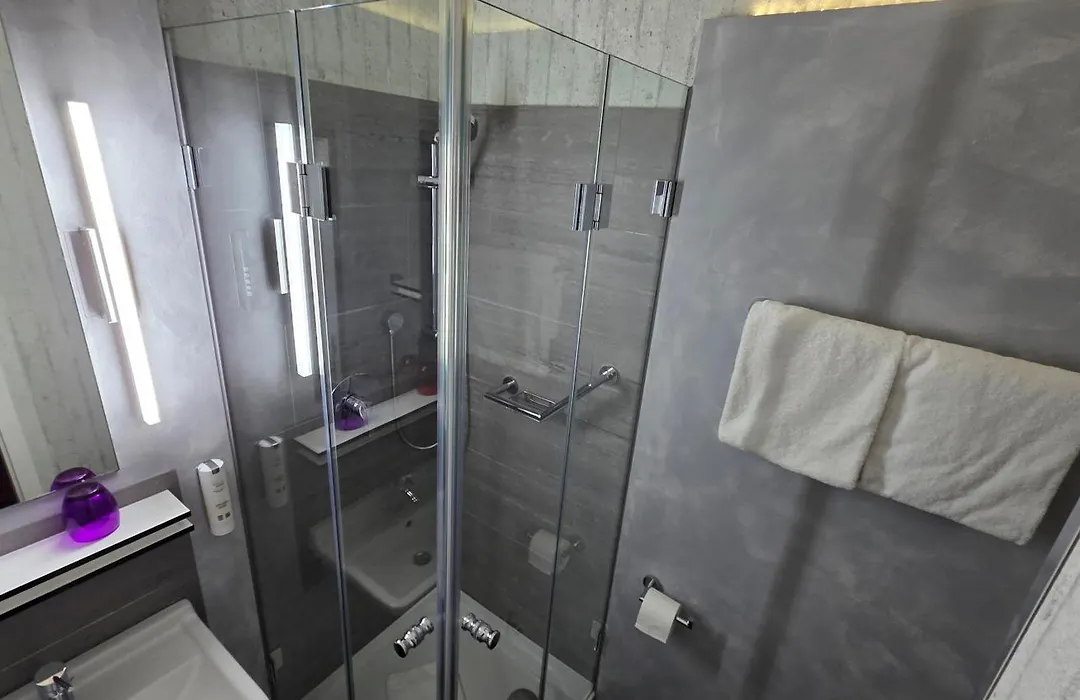 Hotel Cristall - Frankfurt City-1