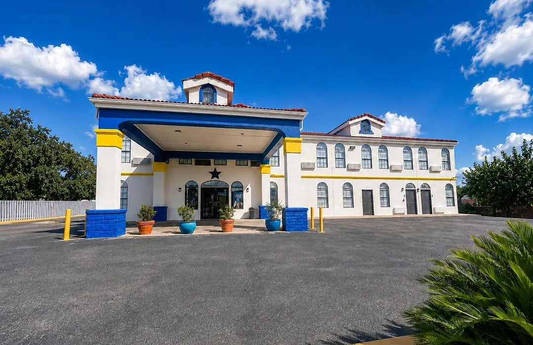 Days Inn By Wyndham Near Seaworld San Antonio-1