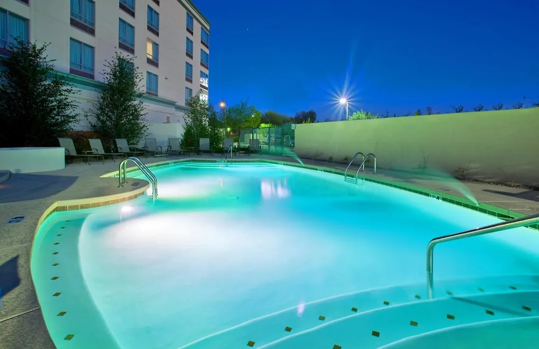 Holiday Inn & Suites Phoenix Airport By Ihg-1