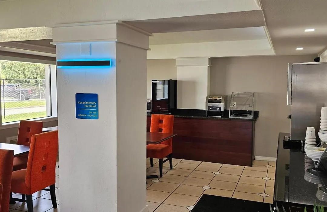 Days Inn & Suites By Wyndham Tampa Fairground-Casino-Ybor-1