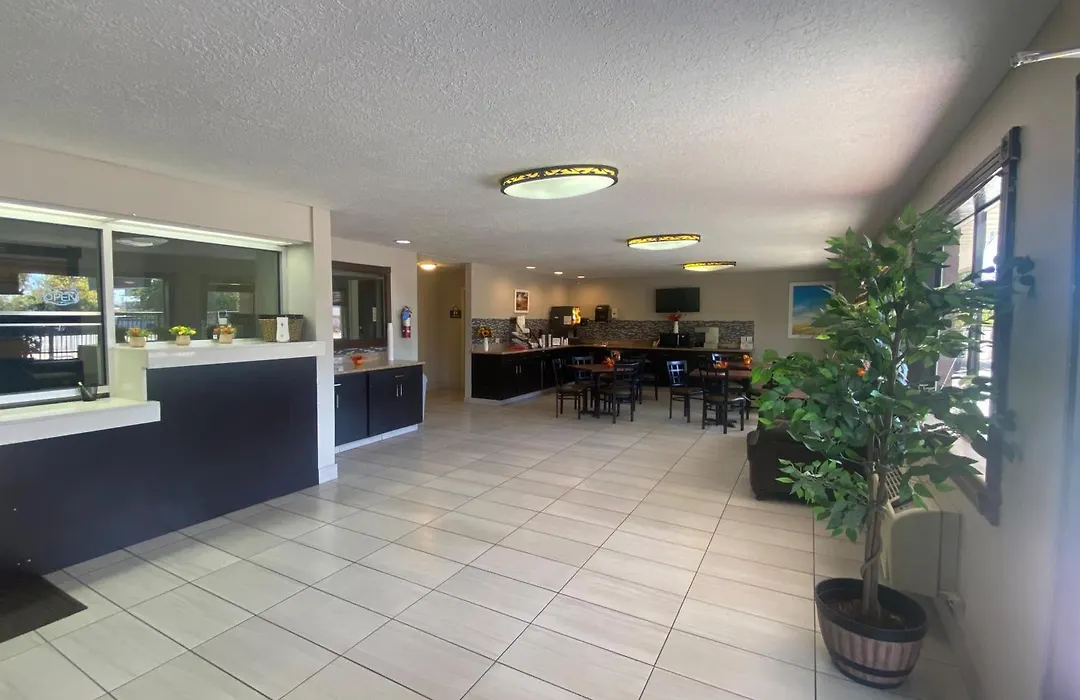 Days Inn & Suites By Wyndham Albuquerque West-1