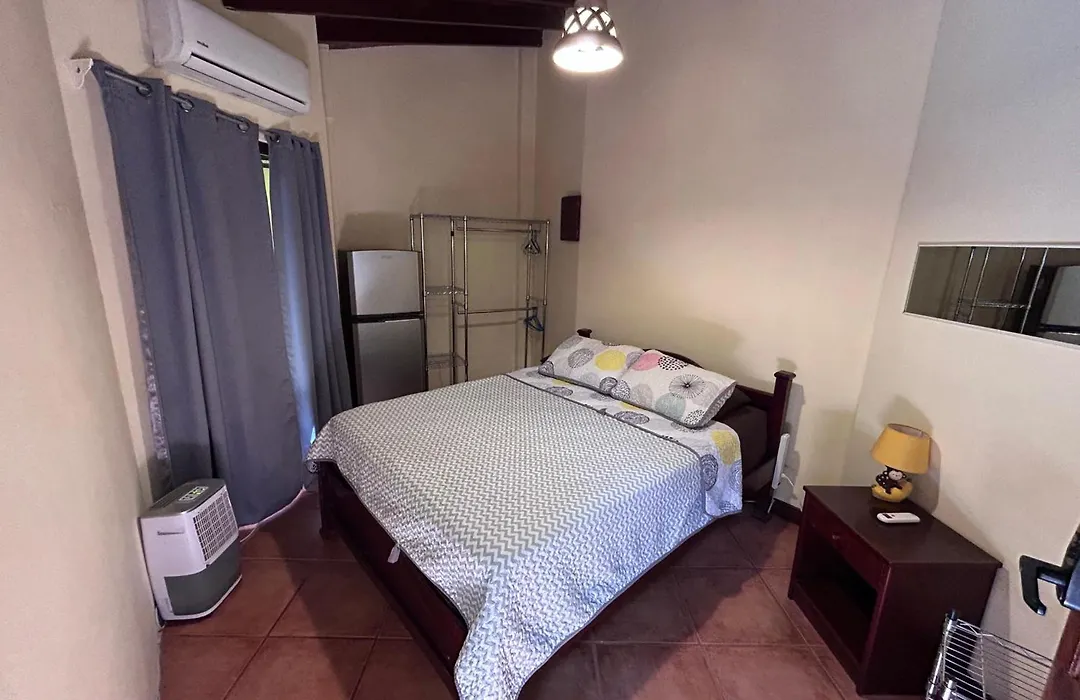 Tamarindo Backpackers-1