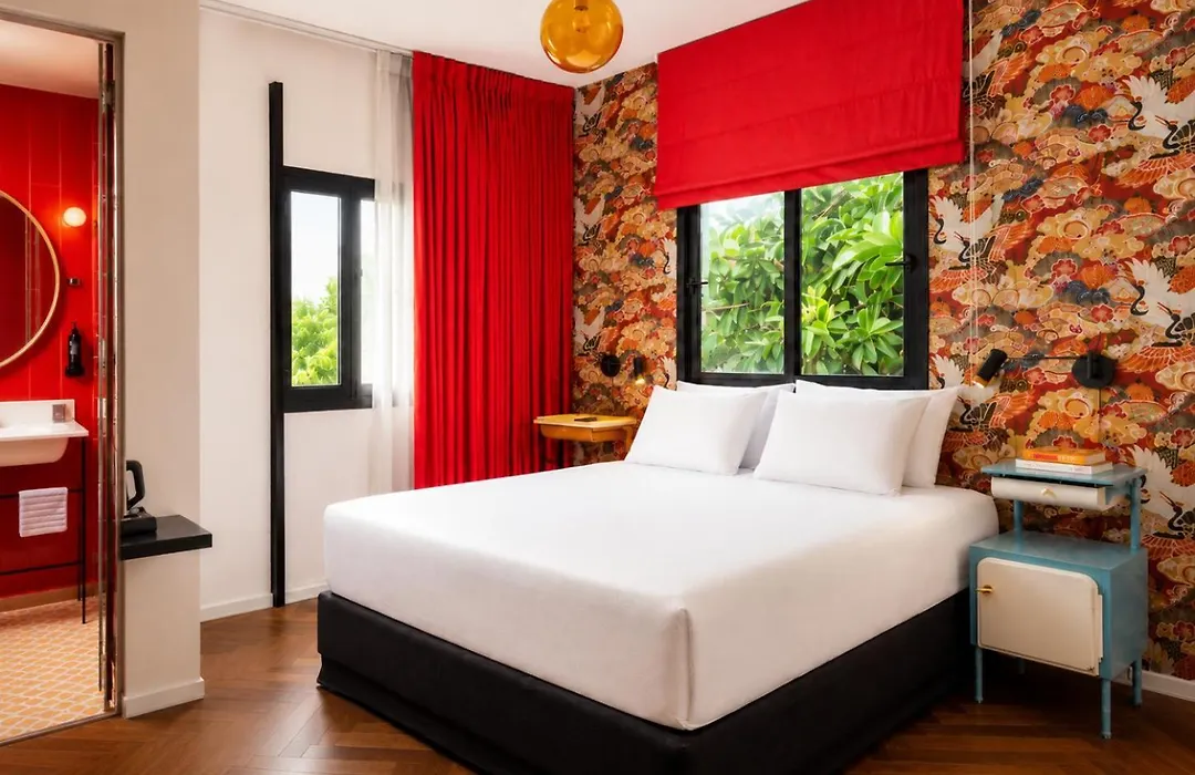Scarlet Hotel-1