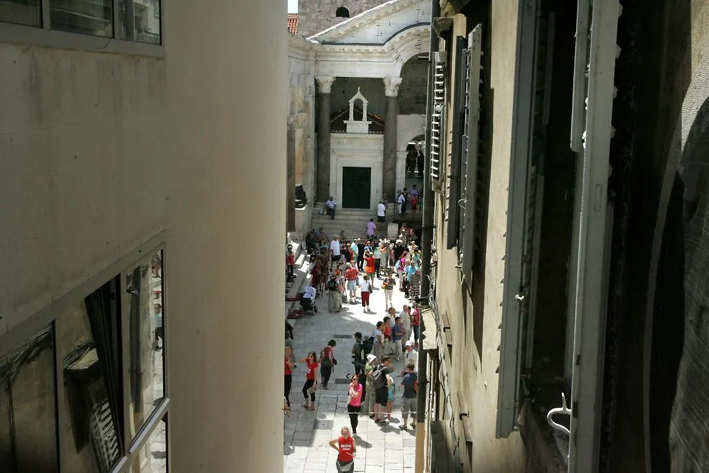 Palace Augubio-1
