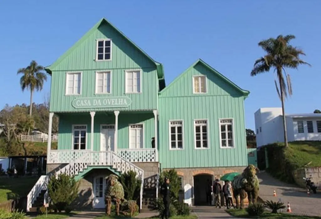 Casa Das Palmeiras + Quiosque-1