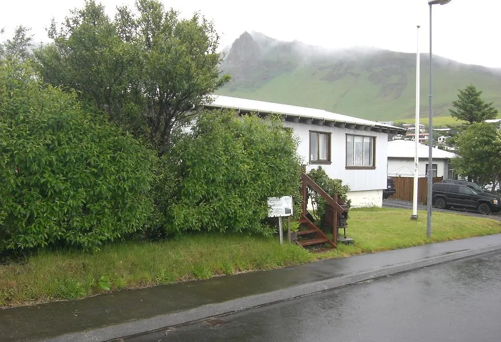 Guesthouse Galleri Vik-1
