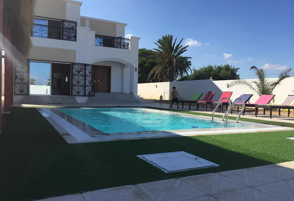 Belle Villa Avec Piscine Sans Vis A Vis-1