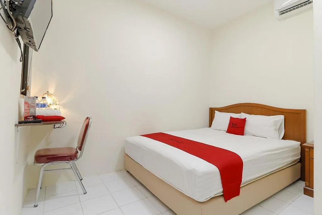 Reddoorz Plus Near Ciputra World Kuningan 2-1
