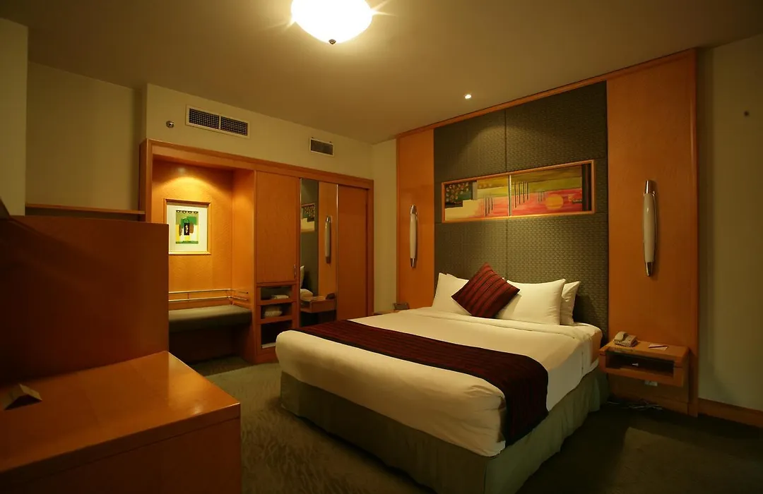Lakeshore Hotel & Apartments-1