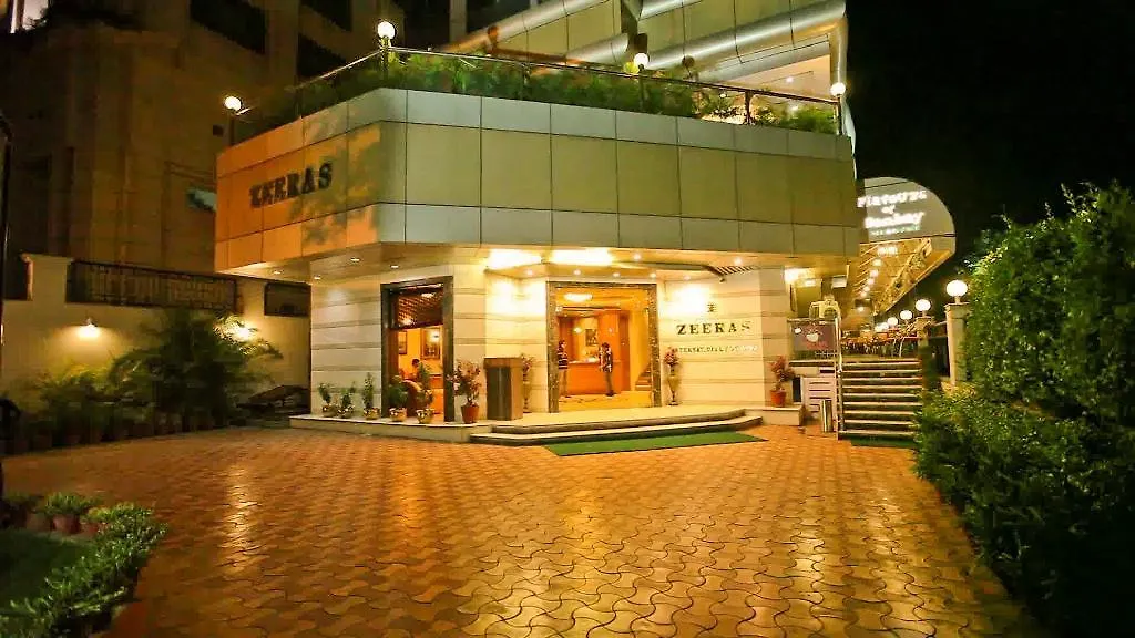 Hotel Zeeras-1