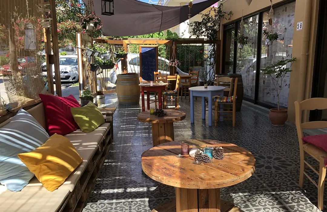 Rhodes Backpackers Boutique Hostel And Apartments-1