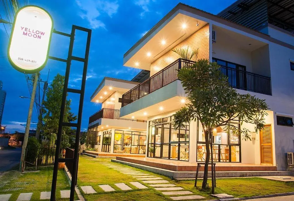 Yellow Moon Hotel-1