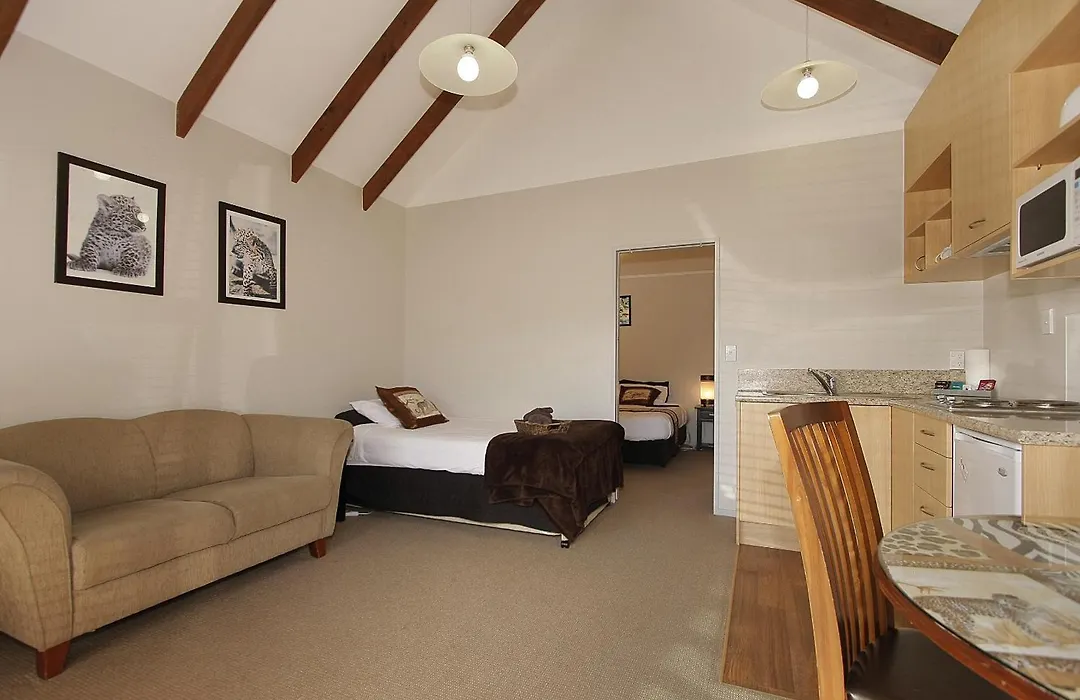 Big Five Motel-1